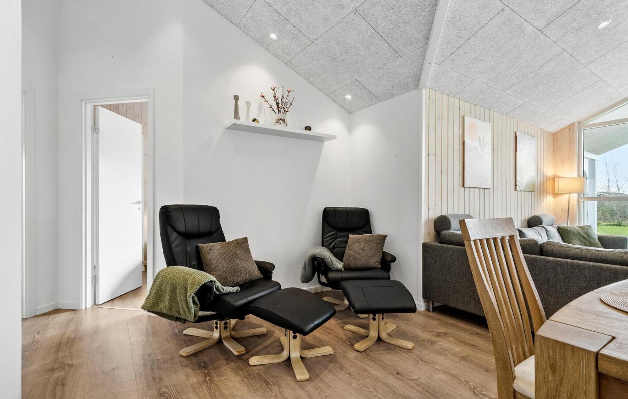 Beautiful Home In Tarm With Sauna Bagian luar foto